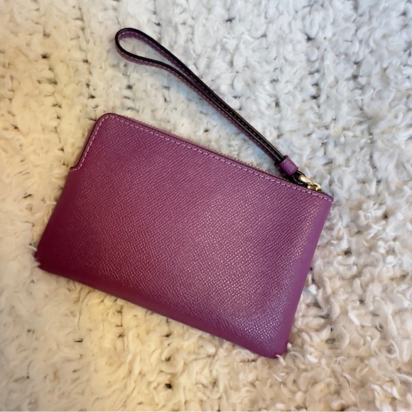 Coach Pebbled Leather Magenta Zip Wristlet Wallet - Picture 2 of 7